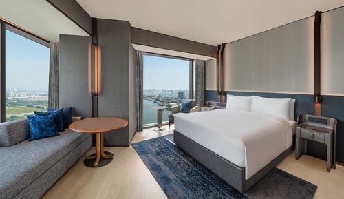 Suite, 1 King Bed, River View