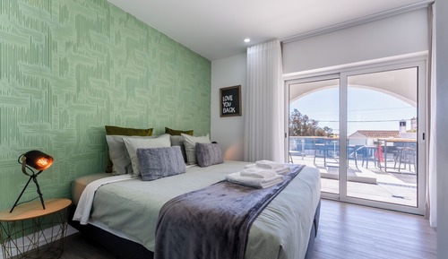 Deluxe Room, Pool View