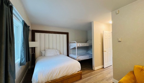 Family Room, Multiple Beds, Non Smoking, Mountain View