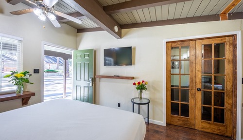 Standard Studio Suite, 1 King Bed, Kitchenette