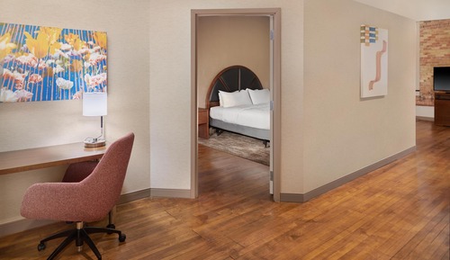 Suite, 1 King Bed, Accessible, Bathtub