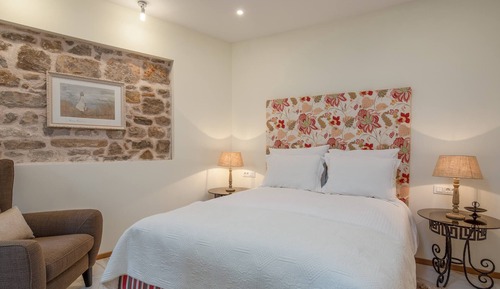 Classic Double Room, 1 Queen Bed, Courtyard View, Courtyard Area