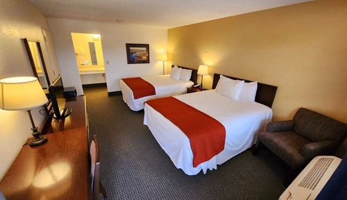 Basic Room, 2 Queen Beds, Smoking