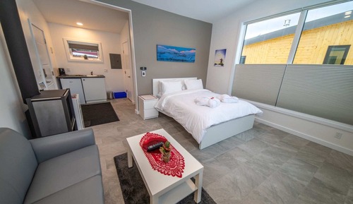 Deluxe Chalet, 1 Queen Bed, Garden Area