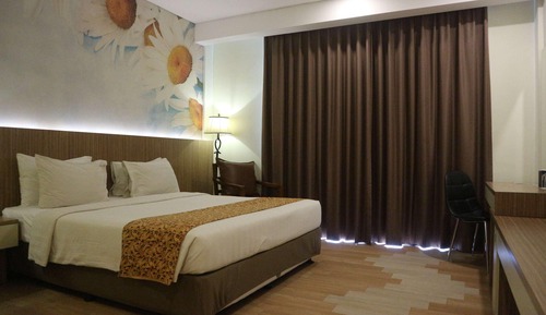 Deluxe Room, 1 Queen Bed, Balcony