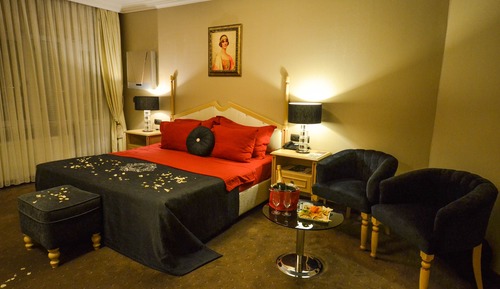 Suite, Jetted Tub