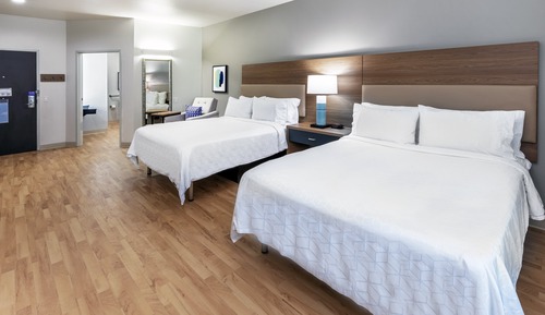 Studio Suite, 2 Queen Beds, Roll-in Shower (Communications)