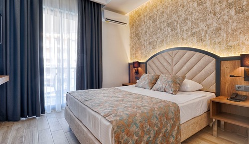 Family Room, 2 Bedrooms