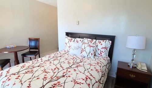 Standard Room, 1 Queen Bed