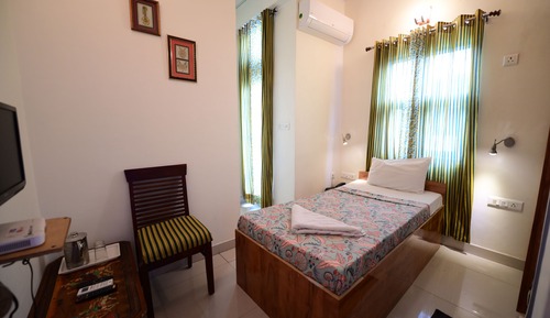 Single Deluxe Room
