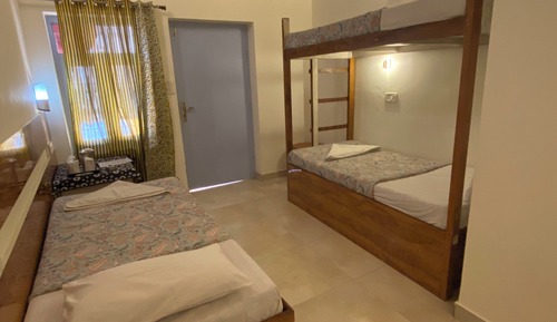 6 Bed Family Room