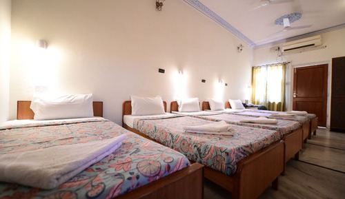 5 Bed Family Room