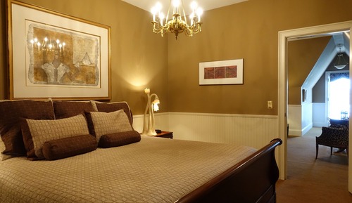 Suite, 1 King Bed - Morgan Llewellyn Suite - 3rd Floor No Elevator