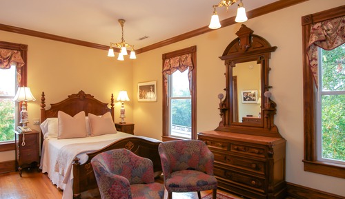 Suite, 1 Queen Bed - Mabelle Thompson - 2nd Floor No Elevator