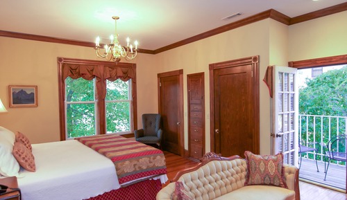 Suite, 1 King Bed - T.C. Thompson Suite - 2nd Floor No Elevator