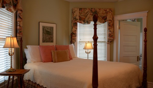 Double Room, 1 Queen Bed - Frierson - 2nd Floor No Elevator