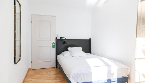 Longstay Room with shared bathroom