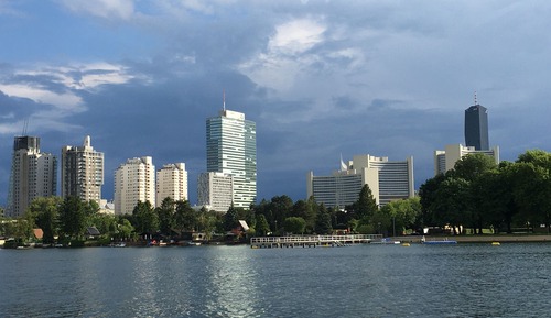 Luxury Apartment, 2 Twin Beds, River View (50€ cleaning fee on top of the rate)