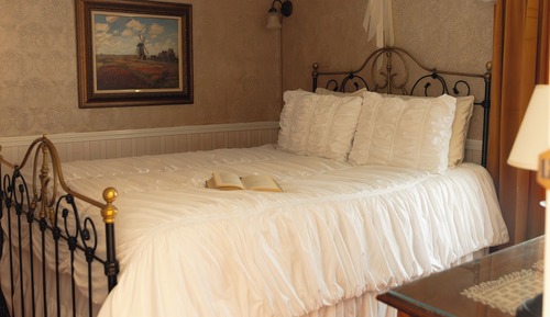 Room (Maximum 2 Guests)