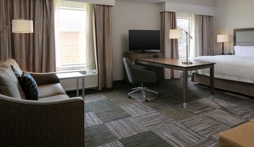 Studio, 1 King Bed, Non Smoking, Refrigerator & Microwave (Wet Bar)
