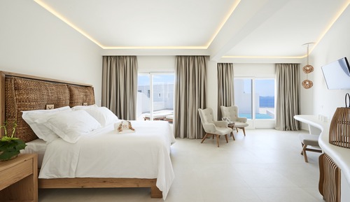 Exclusive Suite, Private Pool, Partial Sea View