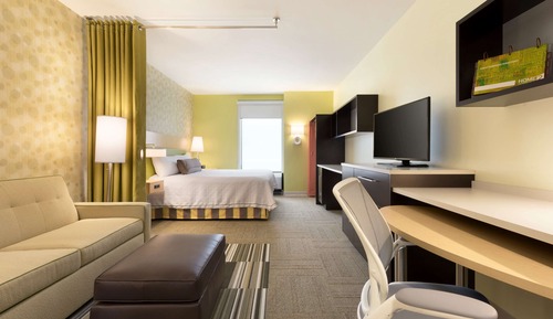 Studio, 1 King Bed, Accessible (Roll-in Shower)
