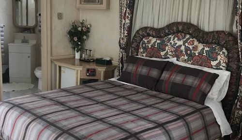 Honeymoon Cottage, 1 Queen Bed, Accessible, Jetted Tub