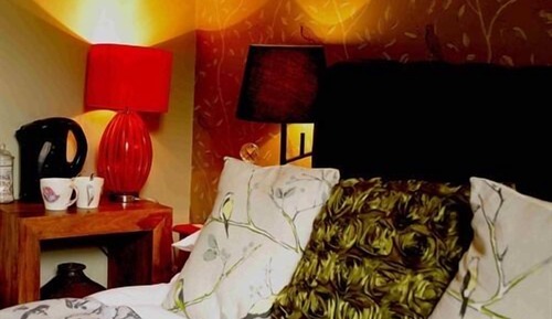 Double Room, Ensuite (Feathers Room)