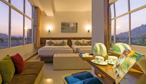 Deluxe Family Room