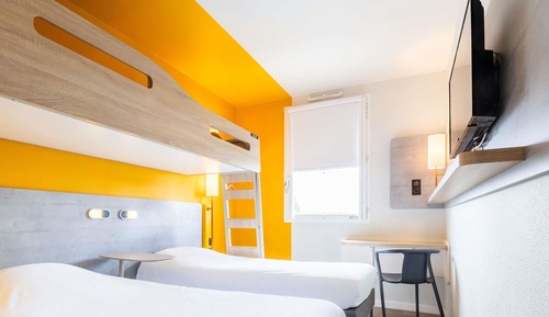 Triple Room, Multiple Beds