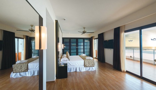 Senior Suite, Jetted Tub, Sea View (GEN)