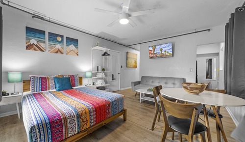 Deluxe Queen Studio w Kitchen, Balcony & Sofa Bed
