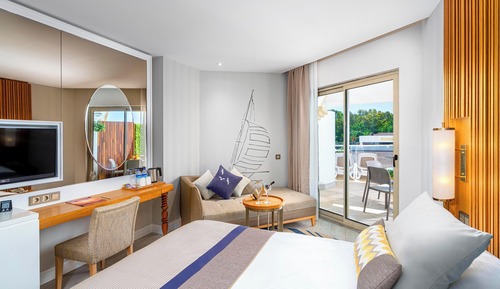 Standard Room, Jetted Tub, Pool View