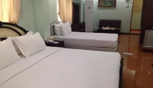 Superior Triple Room, Bathtub
