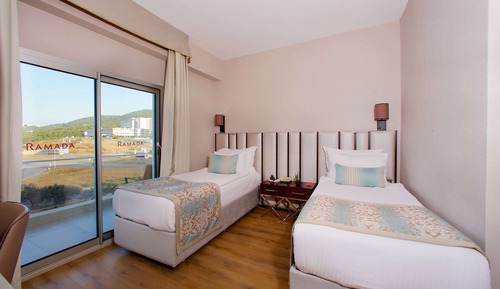 2 Twin Bed Smoking Room
