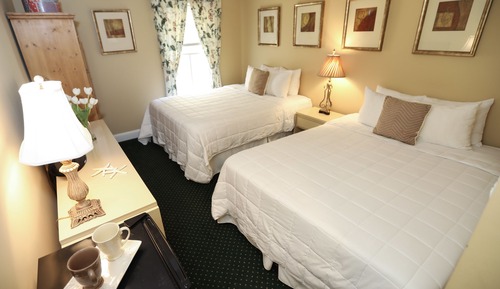 Family Room, 2 Queen Beds, Private Bathroom (Family Room 2)