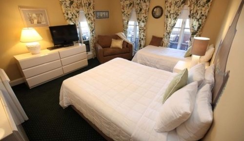 Family Room, Private Bathroom (Family Room 1)