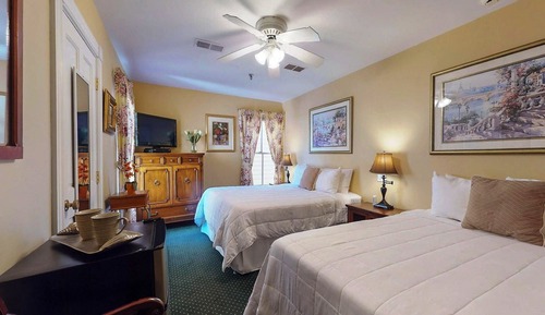 Family Room, 2 Queen Beds, Private Bathroom (Family Room 2)