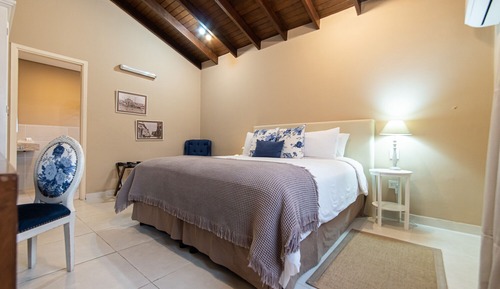 Double Room, 1 King Bed
