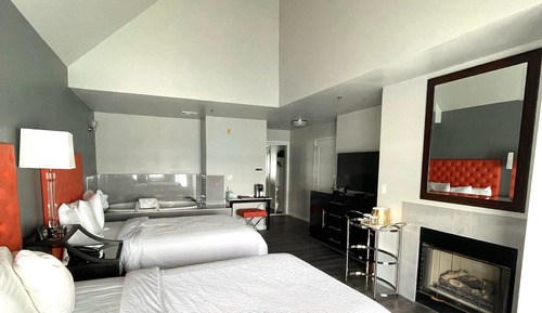 Premium Double Room - 2 Full Beds