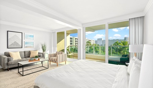 Executive Studio Suite, 1 King Bed, Balcony