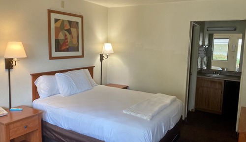 Standard Room, 1 Queen Bed