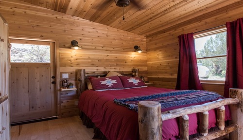 Deluxe Cabin, 2 Bedrooms, Kitchen, Mountain View (1)
