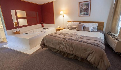 Room, 1 King Bed, Jetted Tub