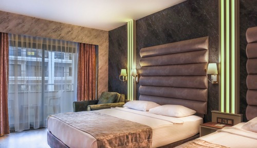 Comfort Triple Room, City View