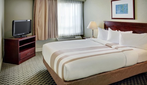 Standard Room, 1 Queen Bed