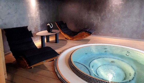 2 Bedroom Lodge with Spa Access