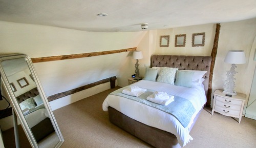 Deluxe King Suite