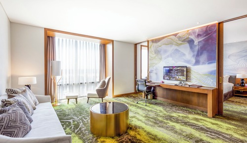 Suite, 1 King Bed, Pool View (Top Floor)