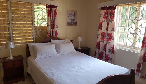 Family House, 3 Bedrooms, Pool View, Poolside